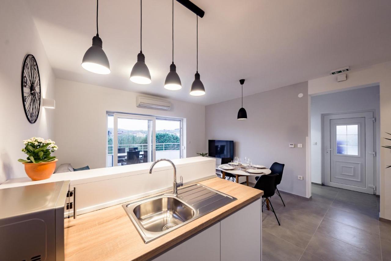 Apartmani Villa Zora Лопар Екстериор снимка