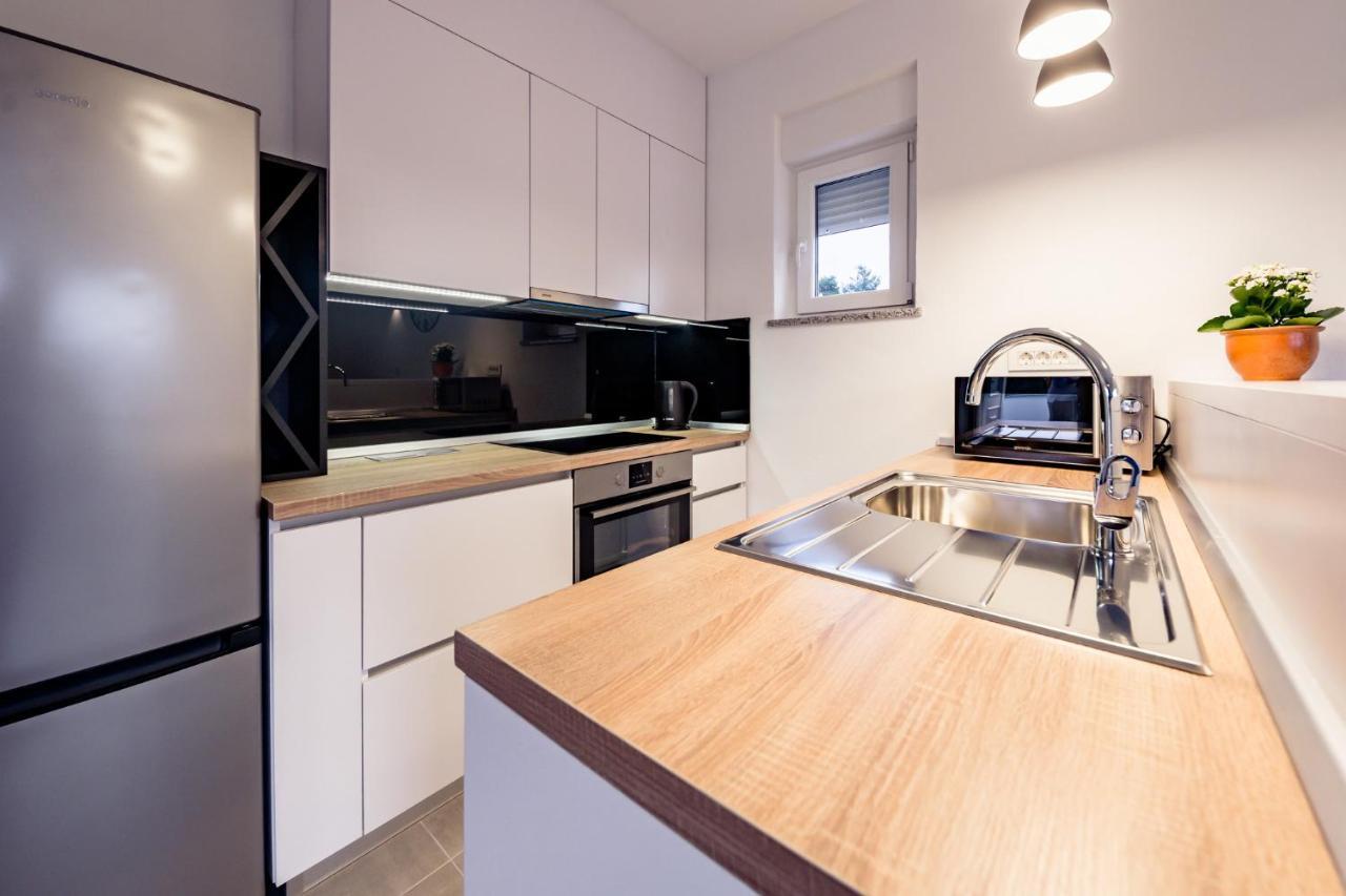 Apartmani Villa Zora Лопар Екстериор снимка